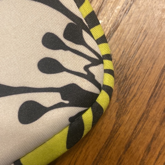 Vera Bradley Citron Neoprene Zippered Tech Sleeve - Picture 7 of 7